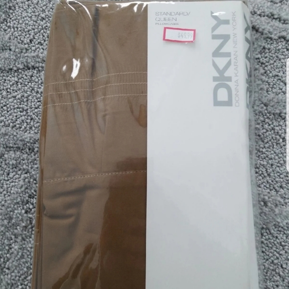 DKNY Standard Queen Pillowcases - Picture 1 of 2